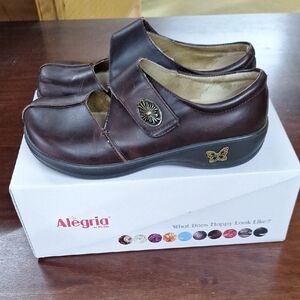 Alegria Kaitlyn Mary Jane Clogs in Gravy Brown Leather, Size 37